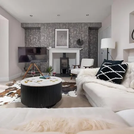 Dom wakacyjny Rosemount X3 Bed Townehouse With Hot Tub & Parking, - Ridgestone *