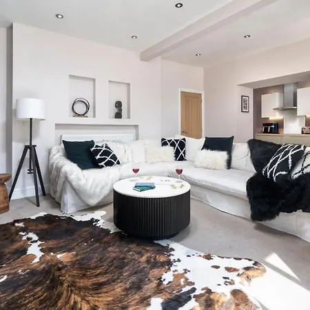 Dom wakacyjny Rosemount X3 Bed Townehouse With Hot Tub & Parking, - Ridgestone Windermere