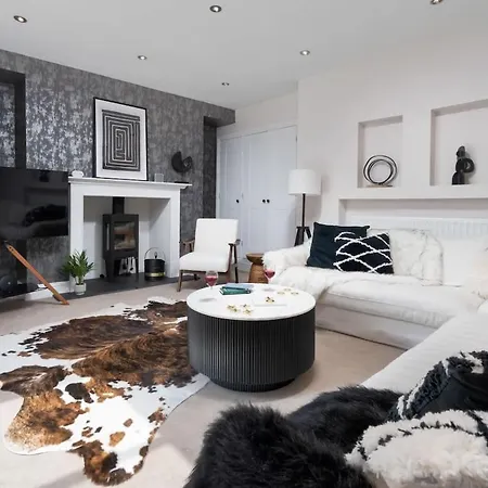 Rosemount X3 Bed Townehouse With Hot Tub & Parking, * Windermere
