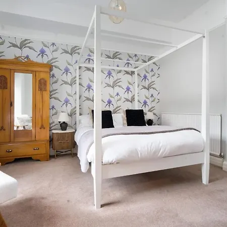 Rosemount X3 Bed Townehouse With Hot Tub & Parking, Windermere