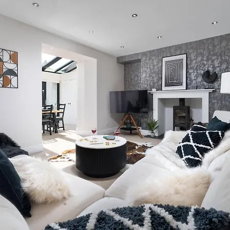 Rosemount X3 Bed Townehouse With Hot Tub & Parking, * Windermere