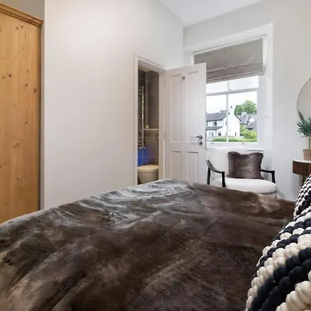 Rosemount X3 Bed Townehouse With Hot Tub & Parking,