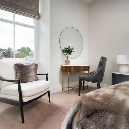 Rosemount X3 Bed Townehouse With Hot Tub & Parking,