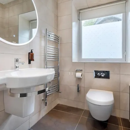 Rosemount X3 Bed Townehouse With Hot Tub & Parking, *